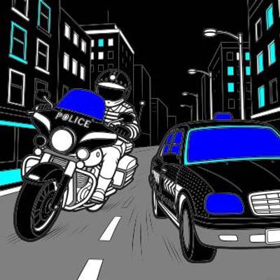 Wersja pokolorowana: Policyjny motocykl ściga samochód